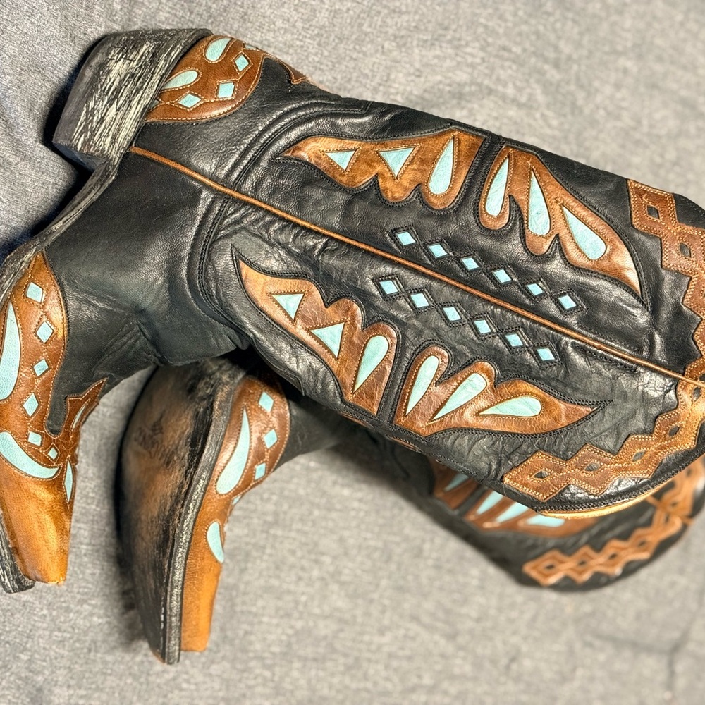 Old Gringo boots with blue accents